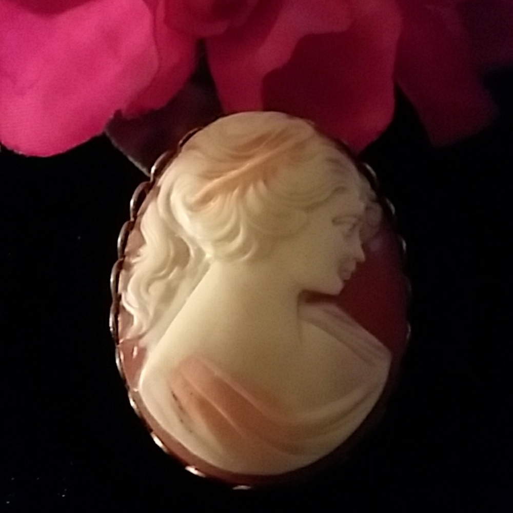 EARLY COLONIAL VICTORIAN CAMEO BROOCH